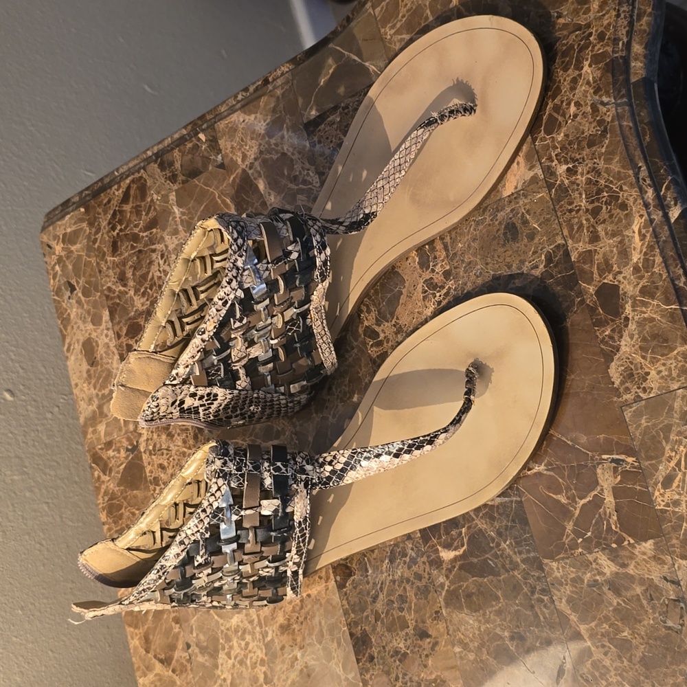 BCBGeneration Sandles